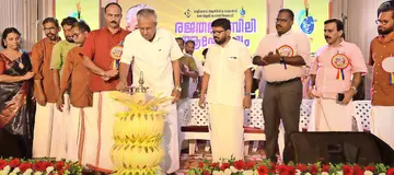 തളിപ്പറന്പ്‌ ആർട്‌സ്‌ ആൻഡ്‌ സയൻസ്‌ കോളേജ്‌ രജതജൂബിലി ആഘോഷം  പ്രതിപക്ഷ നേതാവ്‌ പിണറായി വിജയൻ ഉദ്‌ഘാടനം ചെയ്യുന്നു. 