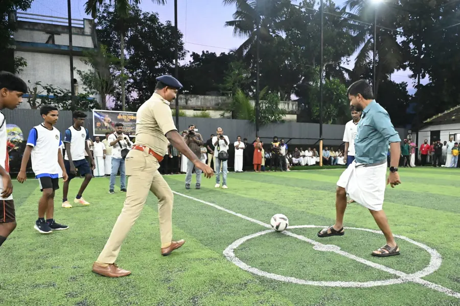 പ്രത്യേക പരിഗണ അർഹിക്കുന്ന കുട്ടികൾക്കായി ക്ലബ് ഇൻ്റിപെൻ്റൻസ് സംഘടിപ്പിച്ച ഫുട്ബോൾ മത്സരം മന്ത്രി ഒ ജെ ജനീഷ് ഉദ്ഘാടനം ചെയ്യുന്നു