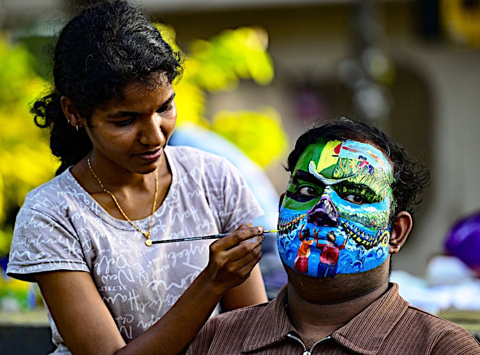നെഹ്‌റുട്രോഫി വള്ളംകളിയുടെ ഭാഗമായി വിദ്യാർഥികള്‍ക്കായൊരുക്കിയ  ഫേസ് പെയിന്റിങ് മത്സരത്തിൽനിന്ന്