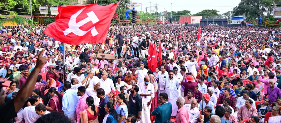 സിപിഐ എം വിപുലീകൃത ജില്ലാ കമ്മിറ്റിയുടെ ഭാഗമായി വിദ്യാനഗറിൽ നടന്ന റാലി ഫോട്ടോ: ശരത് കൽപ്പാത്തി