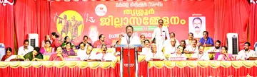 കർഷകസംഘം  ജില്ലാ സമ്മേളനം സംസ്ഥാന സെക്രട്ടറി വത്സൻ പനോളി ഉദ്ഘാടനം ചെയ്യുന്നു