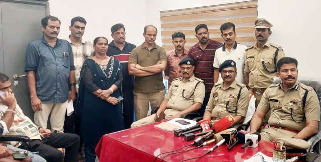 കേസന്വേഷിച്ച ഐജി പി പ്രകാശിന്റെ നേതൃത്വത്തിലുള്ള ക്രൈംബ്രാഞ്ച്‌ പ്രത്യേക അന്വേഷക സംഘം