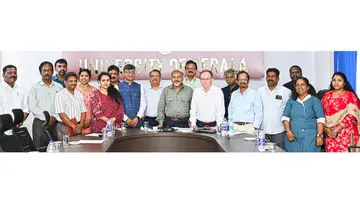 കേരള സര്‍വകലാശാല അക്വാട്ടിക് ബയോളജി വിഭാ​​ഗത്തിന്റെ നേതൃത്വത്തില്‍ നടന്ന യോ​ഗത്തില്‍ പങ്കെടുത്ത യൂറോപ്യന്‍ യൂണിയന്‍ ഇന്ത്യ ട്രേഡ് ആന്‍ഡ് ടെക്നോളജി കൗൺസിൽ പ്രതിനിധികളും കുഫോസ് വിസി പ്രൊഫ. എ ബിജുകുമാറും