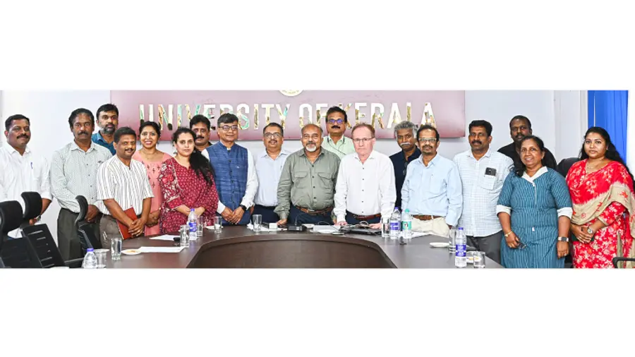 കേരള സര്വകലാശാല അക്വാട്ടിക് ബയോളജി വിഭാഗത്തിന്റെ നേതൃത്വത്തില് നടന്ന യോഗത്തില് പങ്കെടുത്ത യൂറോപ്യന് യൂണിയന് ഇന്ത്യ ട്രേഡ് ആന്ഡ് ടെക്നോളജി കൗൺസിൽ പ്രതിനിധികളും കുഫോസ് വിസി പ്രൊഫ. എ ബിജുകുമാറും