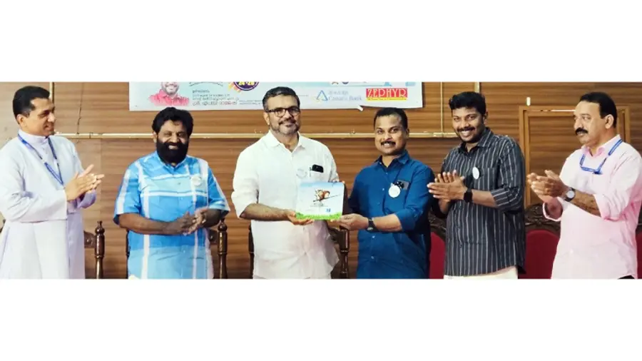 വിങ്‌സ്‌ ഓഫ് വട്ടിയൂർക്കാവ്–കലാജാഥ മന്ത്രി എം ബി രാജേഷ് ഉദ്ഘാടനം ചെയ്യുന്നു