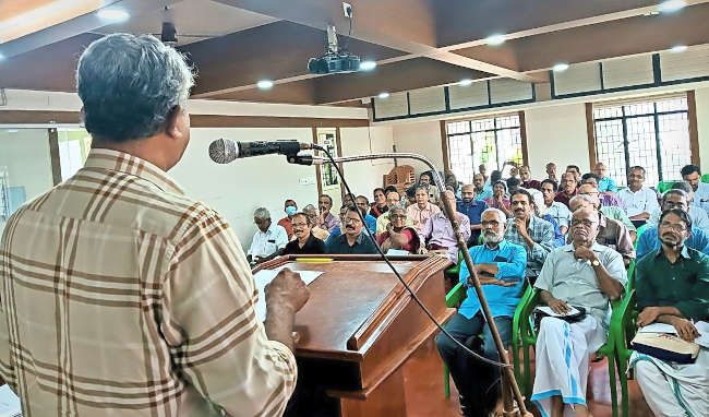  ശാസ്ത്രസാഹിത്യ പരിഷത്ത്  ജില്ലാതല വികസന സെമിനാർ  സംസ്ഥാന   വികസന സമിതി കൺവീനർ പി എ തങ്കച്ചൻ ഉദ്ഘാടനം ചെയ്യുന്നു
