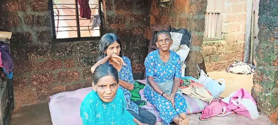 മാട്ടൂൽ മടക്കരയിലെ നിരിച്ചൻ സുലോചനയും മക്കളും താൽക്കാലിക ഷെഡിൽ