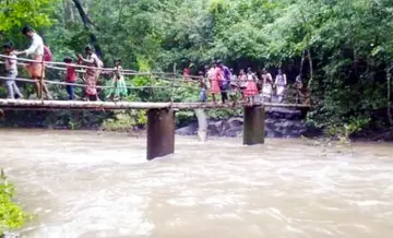 വെള്ളരിക്കയയിൽ നിലവിലുള്ള നടപ്പാലം