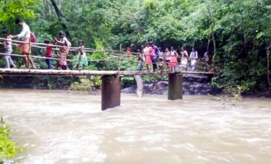 വെള്ളരിക്കയയിൽ നിലവിലുള്ള നടപ്പാലം