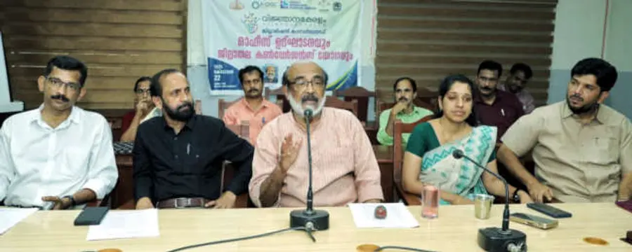 വിജ്ഞാന കേരളം പദ്ധതിയുടെ ഭാഗമായി നടന്ന ജില്ലാ കൺവേർജൻസ്‌ യോഗത്തിൽ ഡോ. ടി എം തോമസ്‌ ഐസക്‌ സംസാരിക്കുന്നു 