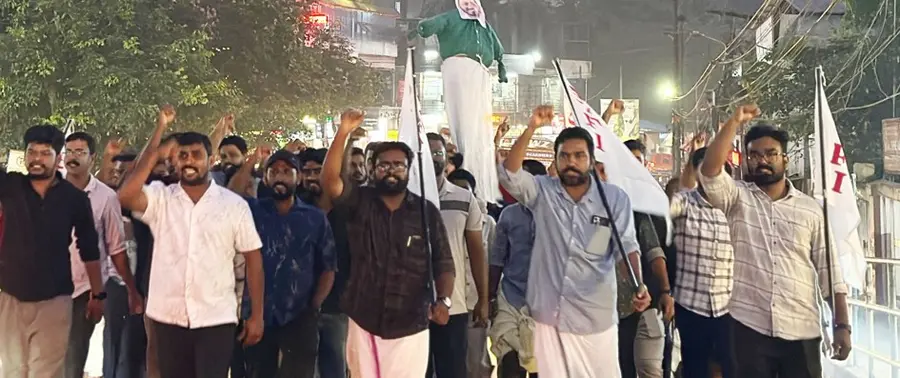 ഡിവൈഎഫ്ഐ നേതൃത്വത്തിൽ കുന്നമംഗലത്ത് നടന്ന പ്രതിഷേധ പ്രകടനം