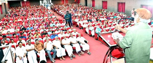 എൽഡിഎഫ്‌ കാസർകോട്‌ മണ്ഡലം കൺവൻഷൻ ചെർക്കള ഐ മാക്‌സ്‌ ഓഡിറ്റോറിയത്തിൽ സിപിഐ എം ജില്ലാസെക്രട്ടറി എം രാജഗോപാലൻ ഉദ്‌ഘാടനംചെയ്യുന്നു
