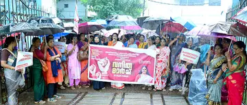 ആരോഗ്യ മേഖലയിലെ പ്രതിസന്ധി പരിഹരിക്കണമെന്നാവശ്യപ്പെട്ട്‌ മഹിളാ അസോസിയേഷൻ നേതൃത്വത്തിൽ നടത്തിയ കലക്ടറേറ്റ്‌ മാർച്ച്‌ സംസ്ഥാന സെക്രട്ടറി  സി എസ്‌ സുജാത ഉദ്‌ഘാടനംചെയ്യുന്നു