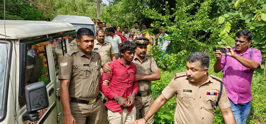 ഉദയകുമാറിനെ തെളിവെടുപ്പിനായി കൊണ്ടുവരുന്നു