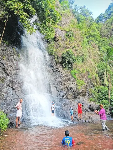 പറവൂർ കാരക്കുണ്ട് വെള്ളച്ചാട്ടം