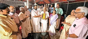 ദേശീയ അവാർഡ് ജേതാവ് കെ പി ഗോപാലകൃഷ്ണൻ നായർക്ക് പൊൻകുന്നം വർക്കി സ്മാരക നവലോകം ട്രസ്റ്റിന്റെ സ്നേഹാദരം.
