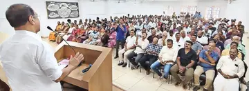 വ്യാപാരി വ്യവസായിസമിതി ജില്ലാ കമ്മിറ്റി നേതൃത്തിൽ പ്രവർത്തിക്കുന്ന വ്യാപാരി മിത്ര ചാരിറ്റബിൾ ട്രസ്റ്റിന്റെ മരണാനന്തര ആനുകൂല്യ വിതരണച്ചടങ്ങ്
മന്ത്രി സണ്ണി ജോസഫ് ഉദ്ഘാടനംചെയ്യുന്നു