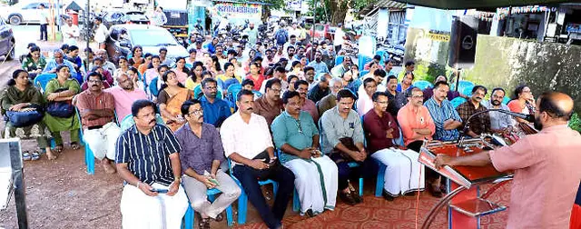 അന്യായമായ സ്ഥലംമാറ്റങ്ങൾക്കെതിരെ എഫ്എസ്ഇടിഒ ജില്ലാ കമ്മിറ്റി കാഞ്ഞങ്ങാട്ട് നടത്തിയ പ്രതിഷേധ കൂട്ടായ്മ നഗരസഭ ചെയർമാൻ വി വി രമേശൻ
ഉദ്ഘാടനംചെയ്യുന്നു