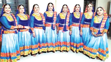സർവീസിൽനിന്ന് വിരമിച്ച വനിതാസംഘം നൃത്താവതരണത്തിനിടയിൽ
