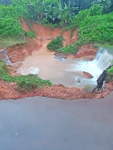  പഴശ്ശി പദ്ധതിയുടെ തെളുപ്പ്​ ഭാഗത്തെ പ്രധാന അണ്ടർ ടണൽ തകർന്ന നിലയിൽ.