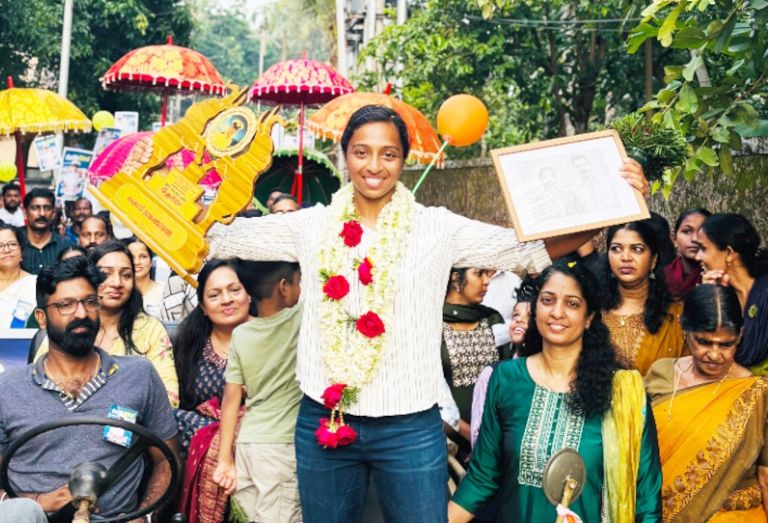 ലെഫ്. കമാൻഡർദിൽനയ്‌ക്ക്‌ നൽകിയ സ്വീകരണത്തിൽനിന്ന്‌