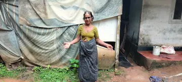 വീരമലക്കുന്നിന്റെ താഴ്‌വാരത്തിൽ താമസിക്കുന്ന കുന്നരുവത്തെ ഇടുപ്പയിൽ നാരായണി