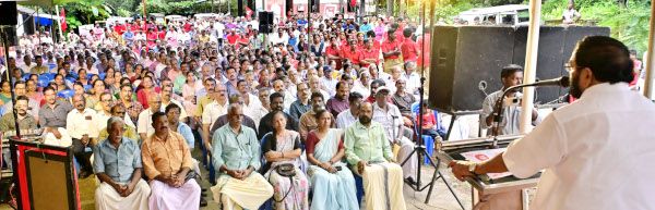 പുത്തിലോട്ട് ടി കെ ഗംഗാധരന്റെ രക്തസാക്ഷിത്വ വാർഷിക ദിനാചരണം മന്ത്രി വി എൻ വാസവൻ ഉദ്‌ഘാടനംചെയ്യുന്നു