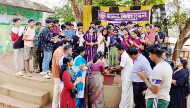 കൊടക്കാട് കേളപ്പജി മെമ്മോറിയൽ വൊക്കേഷണൽ ഹയർസെക്കൻഡറി സ്‌കൂളിൽ നടന്ന ഔഷധ സസ്യ  തോട്ട നിർമാണത്തിന്റെ  ഉദ്ഘാടനം