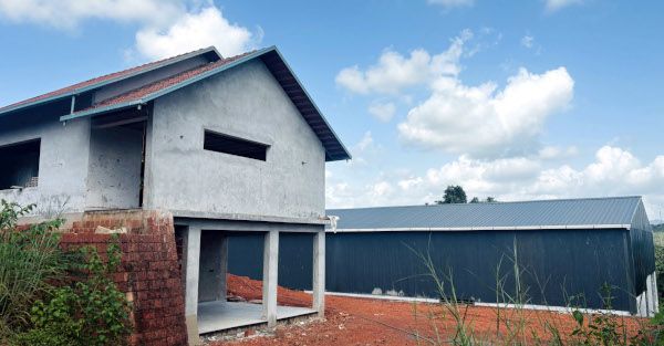 ടീം ബേഡകം കുടുംബശ്രീ അഗ്രോ ഫാർമേഴ്‌സ് പ്രൊഡ്യൂസേഴ് സ് കമ്പനി ലിമിറ്റഡിന്റെ നിർമാണം പൂർത്തിയാവുന്ന കോർപ്പറേറ്റ് ഓഫീസും കറി പൗഡർ യൂണിറ്റും