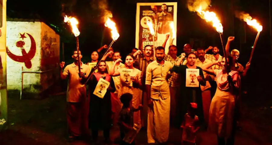 കാഞ്ഞങ്ങാട് നഗരസഭ  21 –ാം വാർഡിലെ മധുരംകൈയിൽ എൽഡിഎഫ്‌ സ്ഥാനാർഥിയുടെ പ്രചാരണത്തിന്റെ ഭാഗമായി നടന്ന പന്തം കൊളുത്തി  പ്രകടനം