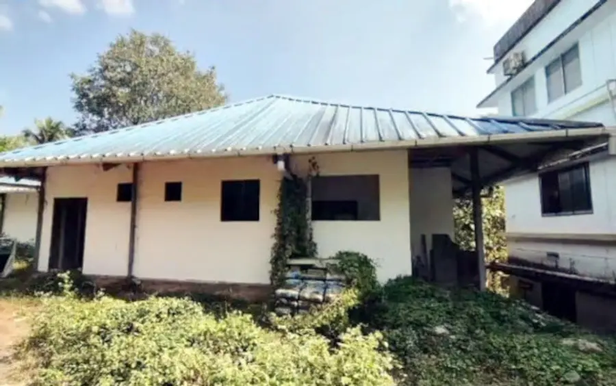 പൂടങ്കല്ലിലെ താലൂക്ക് ആശുപത്രിയിൽ നിർമാണം നിലച്ച ഐസൊലേഷൻ വാർഡ്