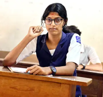 സി  ശ്രീലക്ഷ്‌മി കാഞ്ഞങ്ങാട്‌ ദുർഗ ഗവ.ഹയർസെക്കൻഡറിയിൽ എസ്‌എസ്‌എൽസി പരീക്ഷയെഴുതുന്നു