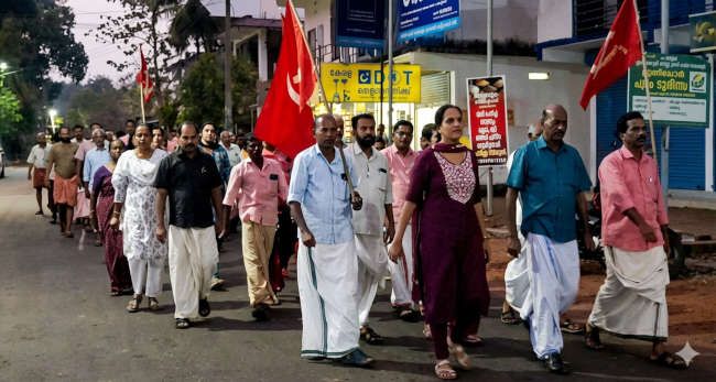 സ്ഥാനാർഥി മോഹത്താൽ പാർടിയെ വഞ്ചിച്ച  ടി കെ ഗോവിന്ദന്റെ നടപടിയിൽ പ്രതിഷേധിച്ച്‌ മലപ്പട്ടത്ത് സിപിഐ എം പ്രവർത്തകർ നടത്തിയ പ്രകടനം 