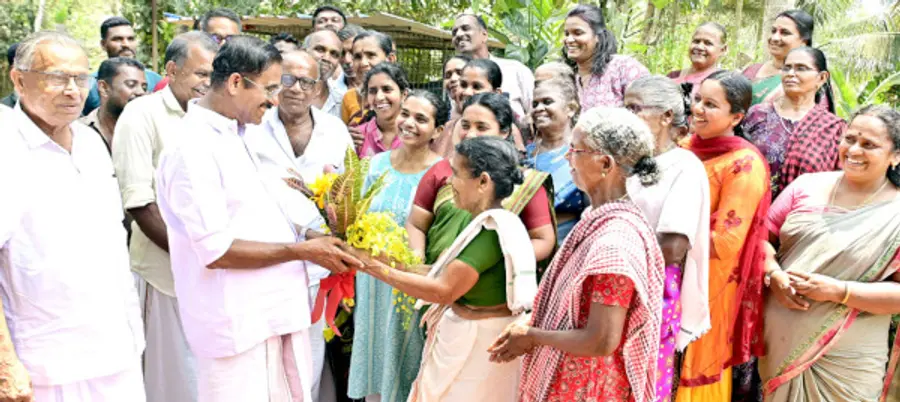 ഉദുമ മണ്ഡലം എല്ഡിഎഫ് സ്ഥാനാര്ഥി സി എച്ച് കുഞ്ഞന്പുവിന് എടമുണ്ടയില് നല്കിയ സ്വീകരണം
