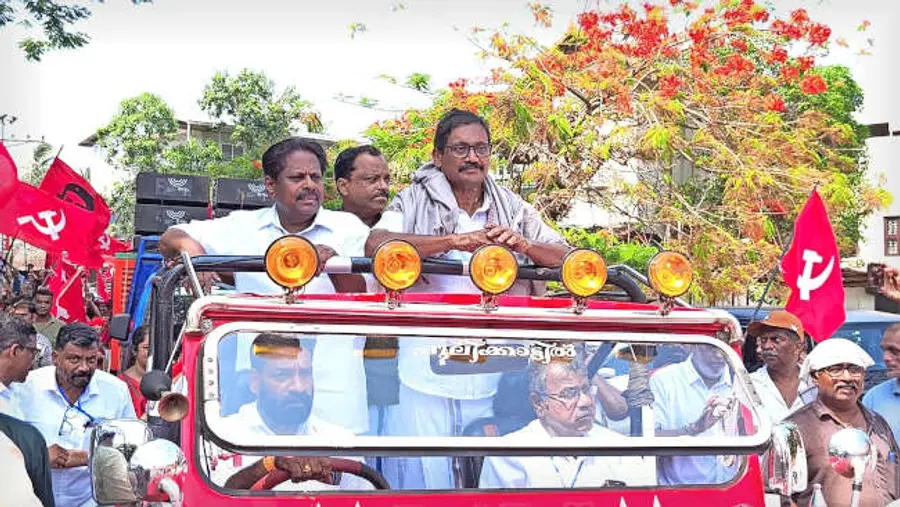 മാഹി നഗരത്തിൽ അഡ്വ. ടി അശോക് കുമാറിന്റെ നേതൃത്വത്തിൽ നടന്ന ആഹ്ലാദ പ്രകടനം