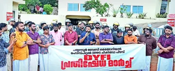 കുട്ടിയുടെ ചികിത്സയിൽ പിഴവുണ്ടായ സംഭവത്തിൽ പ്രതിഷേധിച്ച് ഡിവൈഎഫ്ഐ പയ്യന്നൂർ ബേബി മെമ്മോറിയൽ ആശുപത്രിയിലേക്ക് നടത്തിയ മാർച്ച് ജില്ലാ സെക്രട്ടറി മുഹമ്മദ് അഫ്സൽ ഉദ്ഘാടനം ചെയ്യുന്നു