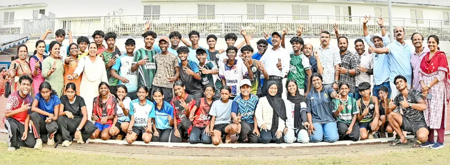 ജില്ലാ സ്കൂൾ കായികമേളയിൽ ചാമ്പ്യന്മാരായ പയ്യന്നൂർ ഉപജില്ലാ ടീം