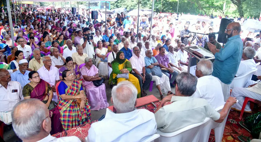 കെഎസ്‌എസ്‌പിയു കലക്ടറേറ്റ്‌ മാർച്ചും ധർണയും ജില്ലാ പഞ്ചായത്ത്‌ പ്രസിഡന്റ്‌ എസ്‌ ബി രാജു ഉദ്‌ഘാടനം ചെയ്യുന്നു