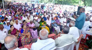 കെഎസ്‌എസ്‌പിയു കലക്ടറേറ്റ്‌ മാർച്ചും ധർണയും ജില്ലാ പഞ്ചായത്ത്‌ പ്രസിഡന്റ്‌ എസ്‌ ബി രാജു ഉദ്‌ഘാടനം ചെയ്യുന്നു