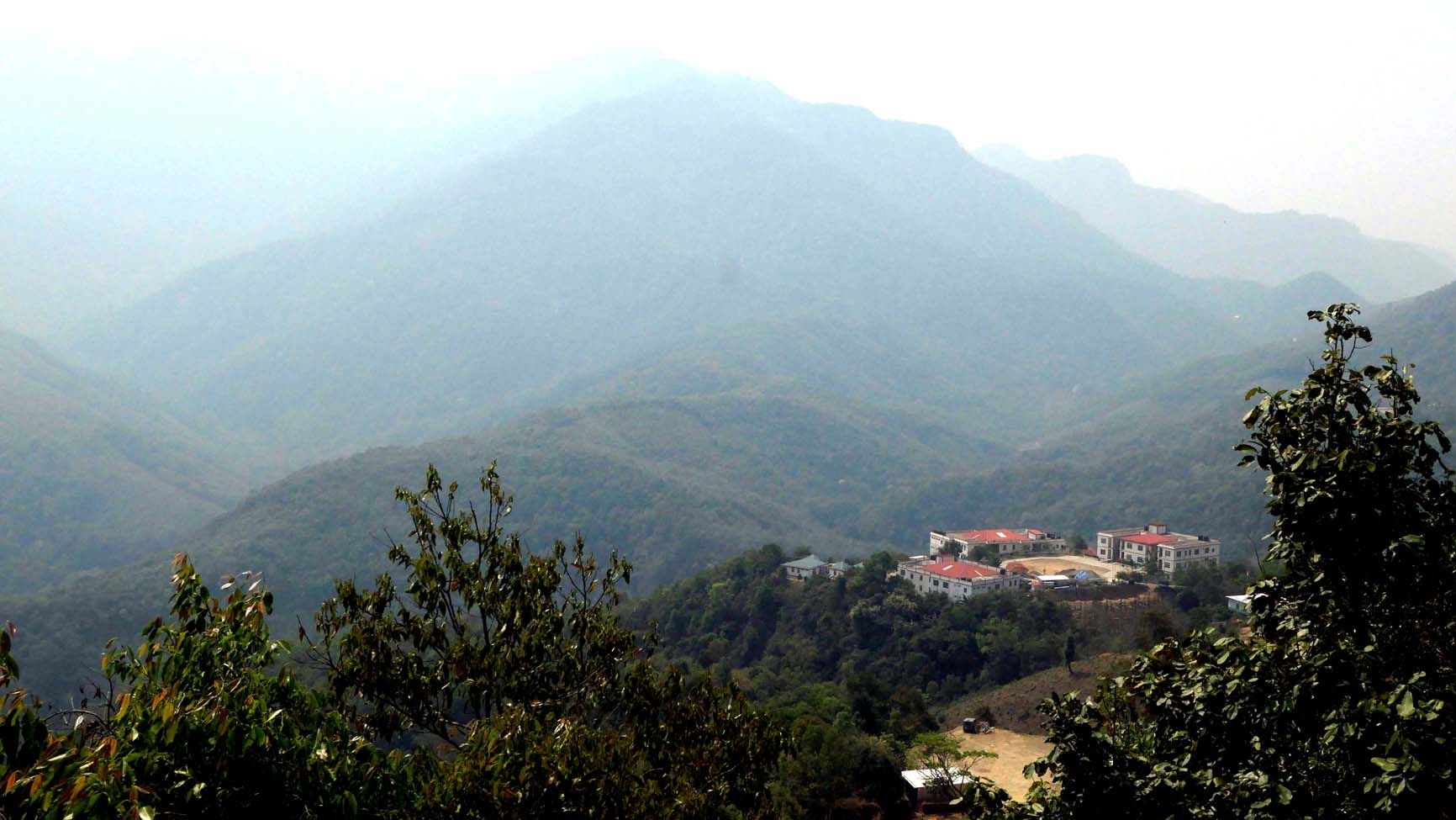 മഞ്ഞുമൂടിയ മലനിരകൾ