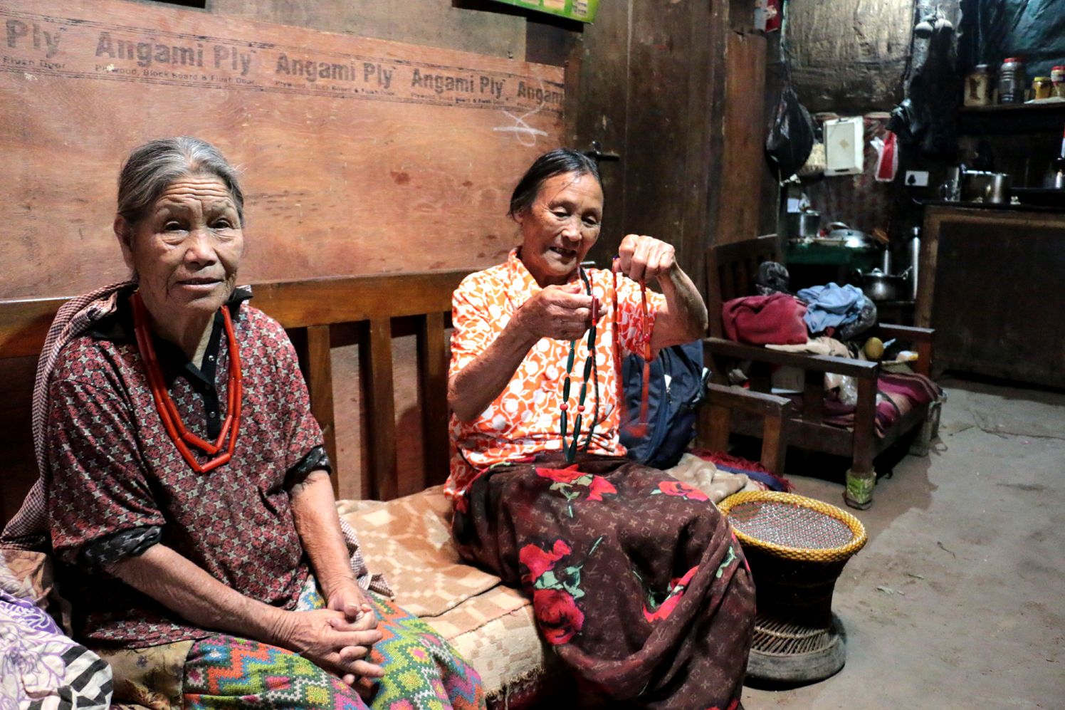 മെറാമാ ഖേലിലെ അമ്മൂമ്മമാർ