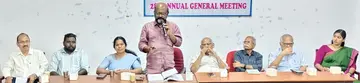 പാലക്കാട് സ്മാൾ ഹൈഡ്രോ കമ്പനി ലിമിറ്റഡ് ഓഹരി ഉടമകളുടെ  യോഗത്തിൽ ജില്ലാ പഞ്ചായത്ത്‌ പ്രസിഡന്റ്‌  എസ്‌ ബി രാജു സംസാരിക്കുന്നു 