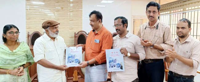 ജില്ലയിലെ പൊതുജനാരോഗ്യമേഖലയിൽ നാലുവർവർഷത്തിനിടെയുണ്ടായ സമഗ്രമായ വികസനം ഉൾക്കൈാള്ളിച്ച്​  തയ്യാറാക്കിയ വികസനരേഖ  എം രാജഗോപാലൻ എംഎൽഎ പ്രകാശിപ്പിക്കുന്നു