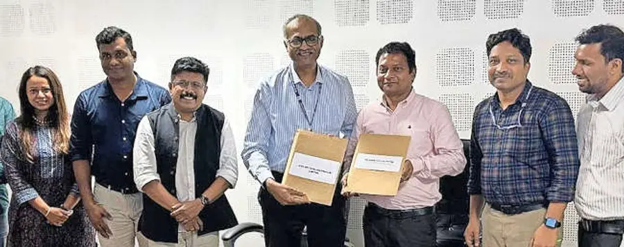 ഹെൽത്ത് എഐ മേഖലയിലെ സ്റ്റാർട്ടപ്പുകളുമായി മലബാർ കാൻസർ സെന്റർ ഇന്നോവേഷൻ ഇൻക്യൂബേഷൻ
നെസ്റ്റിനുവേണ്ടി (എംഐഎൻടി) ഡയറക്ടർ ഡോ. സതീശൻ ബി ധാരണപത്രം കൈമാറുന്നു.