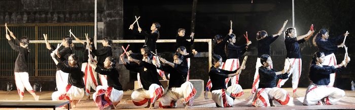 സൺഡേ തിയേറ്ററും നെരുദാ ഗ്രന്ഥാലയവും  ചേർന്ന് അവതരിപ്പിക്കുന്ന  ഡാൻസ്ഡ്രാമ 