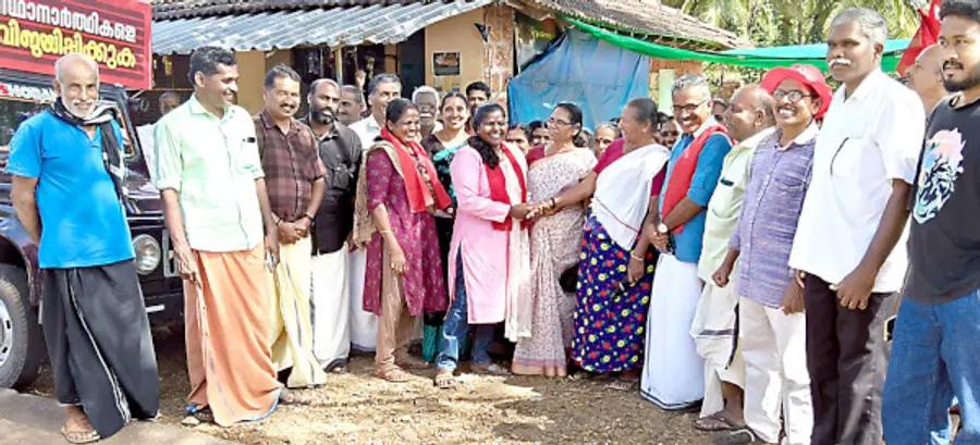 ജില്ലാ പഞ്ചായത്ത്‌ പെരിയ ഡിവിഷൻ എൽഡിഎഫ് സ്ഥാനാർഥി കെ കെ സോയയുടെ രണ്ടാംഘട്ട  പര്യടനത്തിൽ  ബഡിക്കിക്കണ്ടത്ത് വോട്ടർമാർക്കിടയിൽ