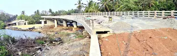 നിർമാണം അവസാനഘട്ടത്തിലെത്തിയ നീലേശ്വരം കച്ചേരിക്കടവ് പാലം
