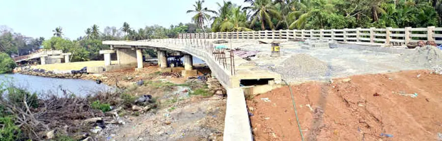 നിർമാണം അവസാനഘട്ടത്തിലെത്തിയ നീലേശ്വരം കച്ചേരിക്കടവ് പാലം