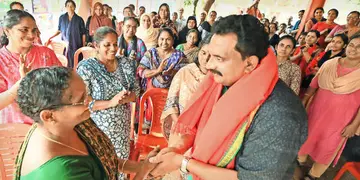 കൂത്തുപറമ്പ് മണ്ഡലം എൽഡിഎഫ് സ്ഥാനാർഥി പി കെ പ്രവീണിനെ ചോരക്കുളത്ത് സ്വീകരിക്കുന്നു                 ഫോട്ടോ: പി ദിലീപ്കുമാർ