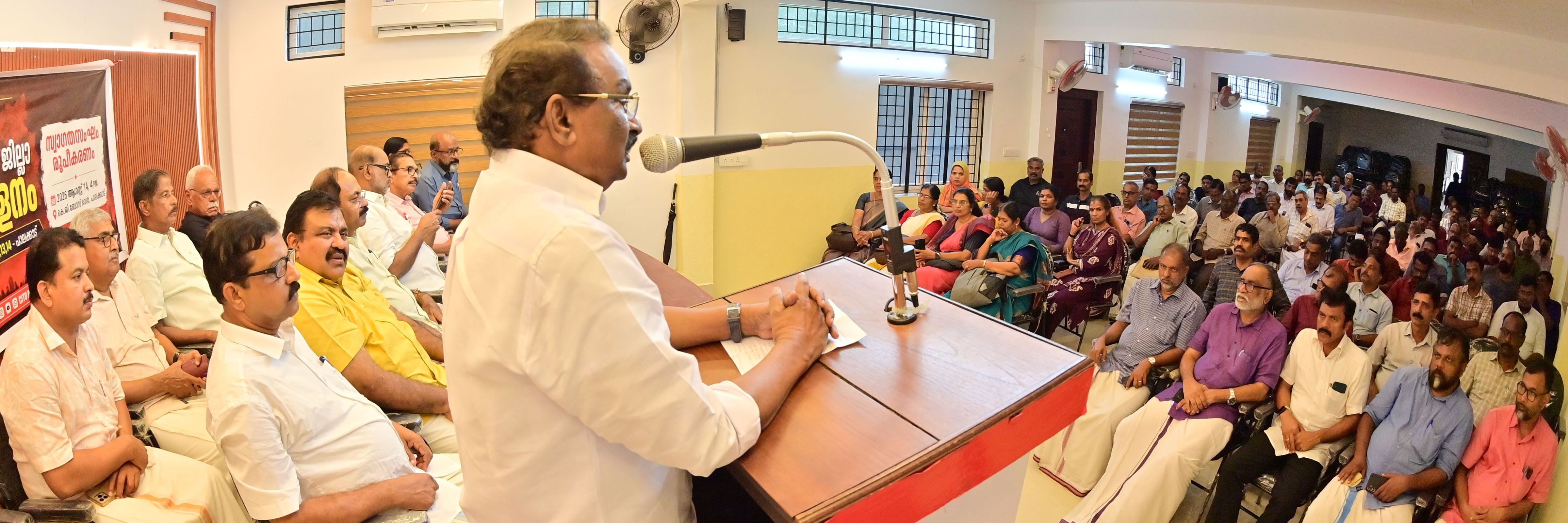സിഐടിയു ജില്ലാ സമ്മേളനത്തിന്റെ സ്വാഗതസംഘം രൂപീകരണയോഗം സംസ്ഥാന വെെസ് പ്രസിഡന്റ് എ കെ ബാലൻ ഉദ്ഘാടനം ചെയ്യുന്നു